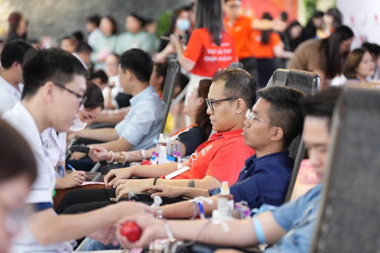 Cán bộ nhân viên ROX Group góp những Giọt thương, lan tỏa giá trị sống đẹp