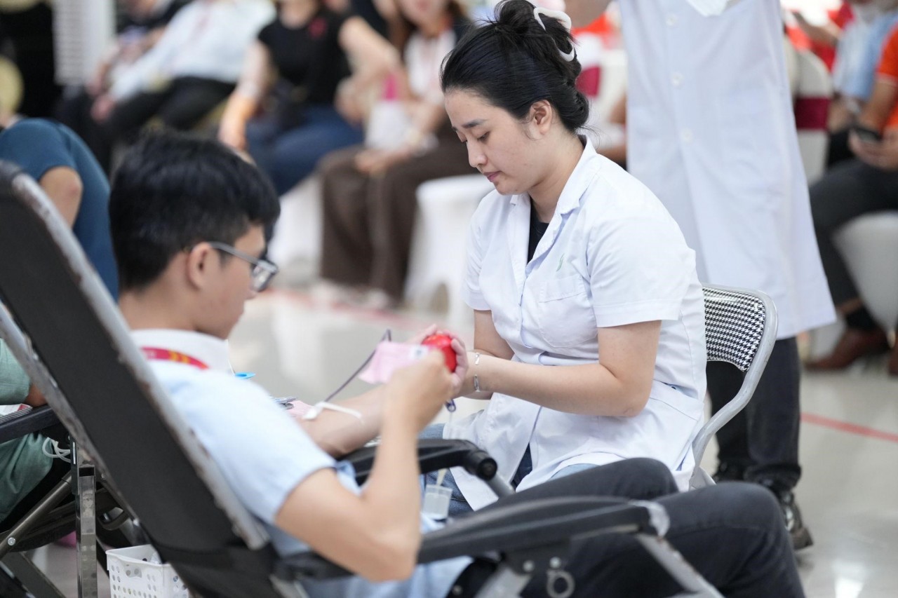 Cán bộ nhân viên ROX Group góp những Giọt thương, lan tỏa giá trị sống đẹp