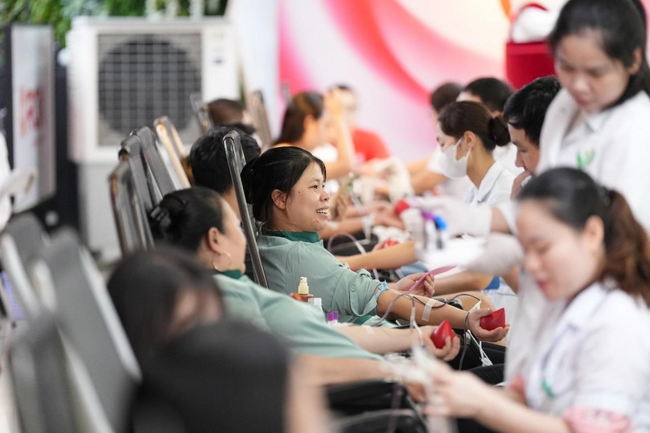 Cán bộ nhân viên ROX Group góp những Giọt thương, lan tỏa giá trị sống đẹp