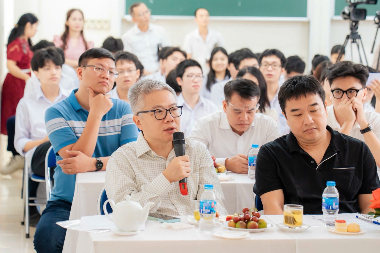 Trường THPT Chuyên Khoa học Tự nhiên tổ chức Cuộc thi “Khám phá và Sáng tạo trong Toán học 2025”: Nuôi dưỡng đam mê khoa học cho thế hệ trẻ