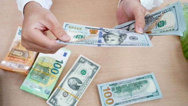 Tỷ giá USD hôm nay (23/8): Ngân hàng Nhà nước tăng cao kỷ lục, thế giới giảm mạnh