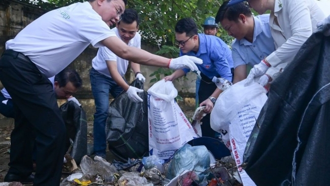 hoan thien phap luat ve kinh te tu nhan dua tren bo ba the che ha tang nhan luc