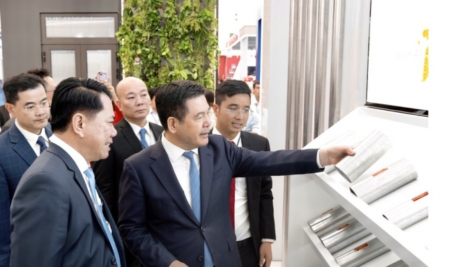 Sản phẩm Hoa Sen thu hút khách tại Triển lãm thành tựu Đất nước 80 năm