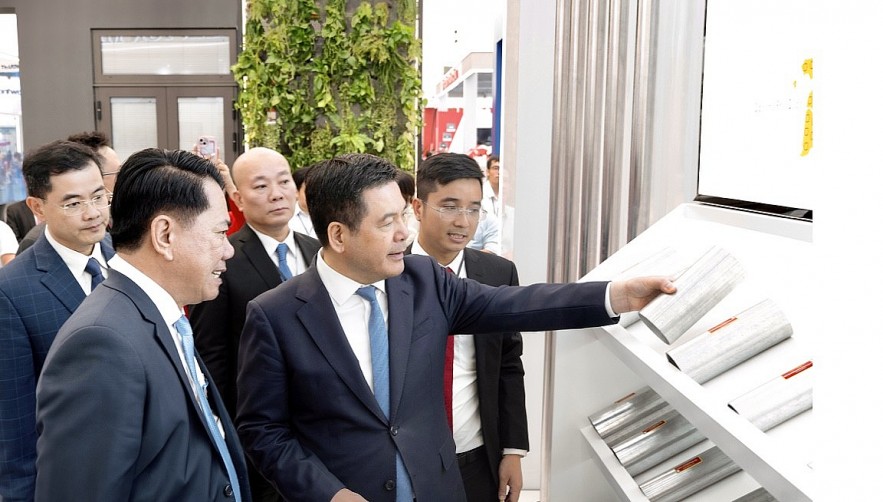 Sản phẩm Hoa Sen thu hút khách tại Triển lãm thành tựu Đất nước 80 năm