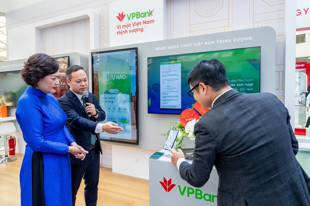 VPBank ghi danh Ngân hàng tiêu biểu trong triển lãm 80 năm thành tựu kinh tế Việt Nam VPBank ghi danh Ngân hàng tiêu biểu trong triển lãm 80 năm thành tựu kinh tế Việt Nam