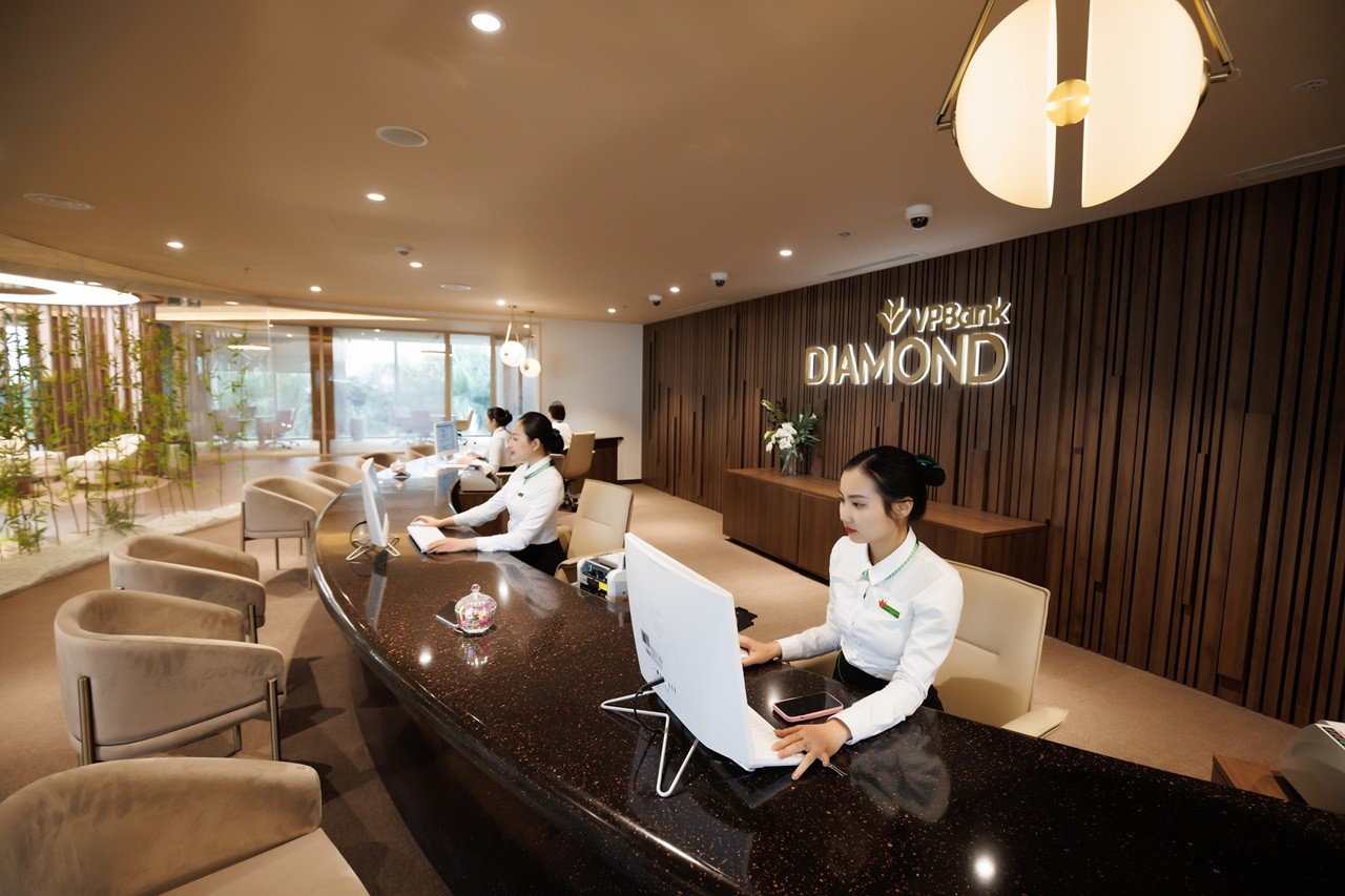 VPBank ghi danh Ngân hàng tiêu biểu trong triển lãm 80 năm thành tựu kinh tế Việt Nam VPBank ghi danh Ngân hàng tiêu biểu trong triển lãm 80 năm thành tựu kinh tế Việt Nam