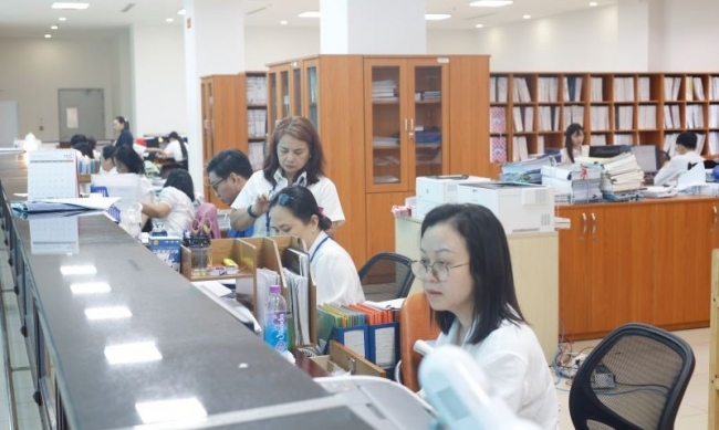 Kho bạc Nhà nước làm việc xuyên kỳ nghỉ lễ để chi trả tặng quà nhân dân dịp Tết độc lập