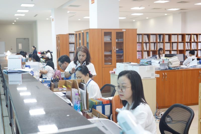 Kho bạc Nhà nước làm việc xuyên kỳ nghỉ lễ để chi trả tặng quà nhân dân dịp Tết độc lập Kho bạc Nhà nước làm việc xuyên kỳ nghỉ lễ để chi trả tặng quà nhân dân dịp Tết độc lập