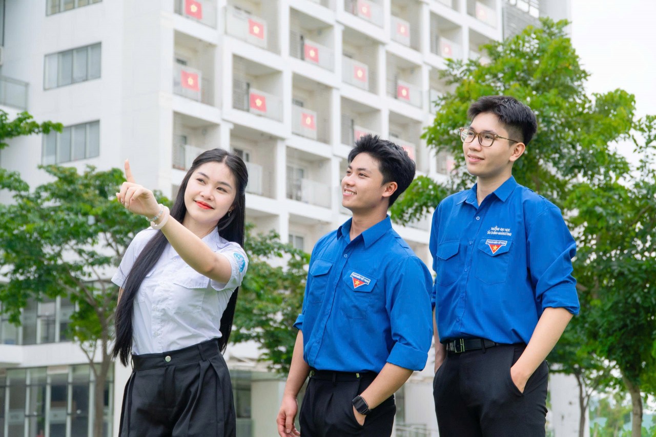 Đại học Tài chính – Marketing và Đại học Ngân hàng TP. Hồ Chí Minh lì xì cho sinh viên vui Tết Độc lập Đại học Tài chính – Marketing và Đại học Ngân hàng TP. Hồ Chí Minh