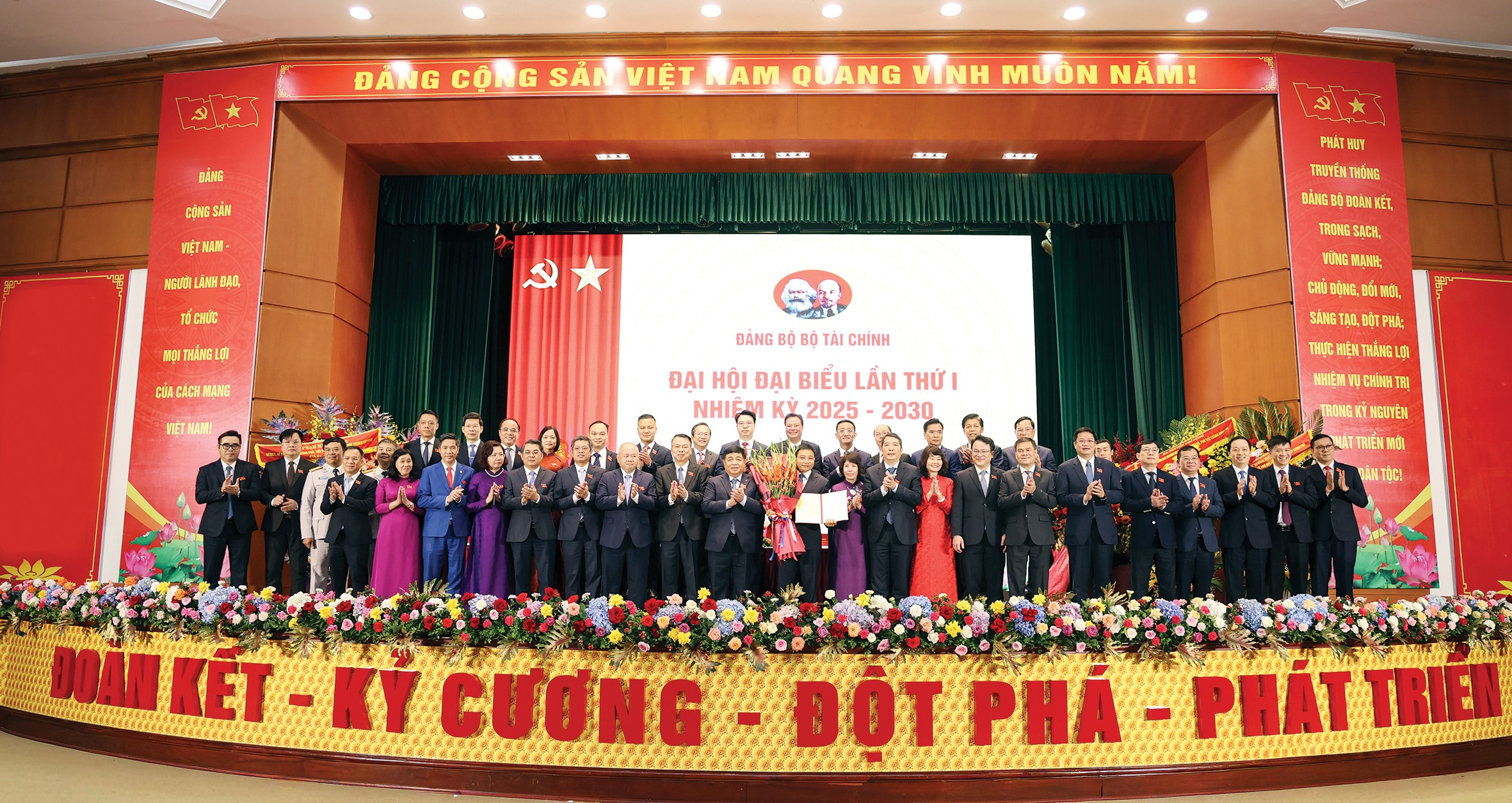 Tiếp nối truyền thống vẻ vang - kiến tạo tương lai đất nước