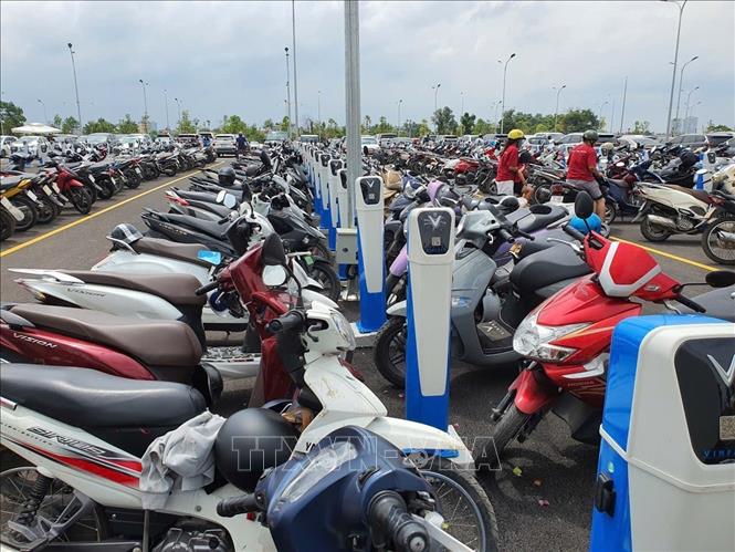 Triển lãm thành tựu đất nước mỗi ngày đón hàng trăm nghìn lượt khách tham quan Chú thích ảnh