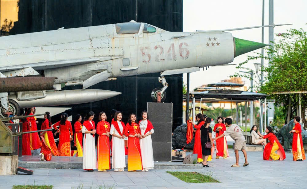 Quảng Ninh thu gần 1.000 tỷ đồng từ du lịch dịp Quốc khánh 2/9