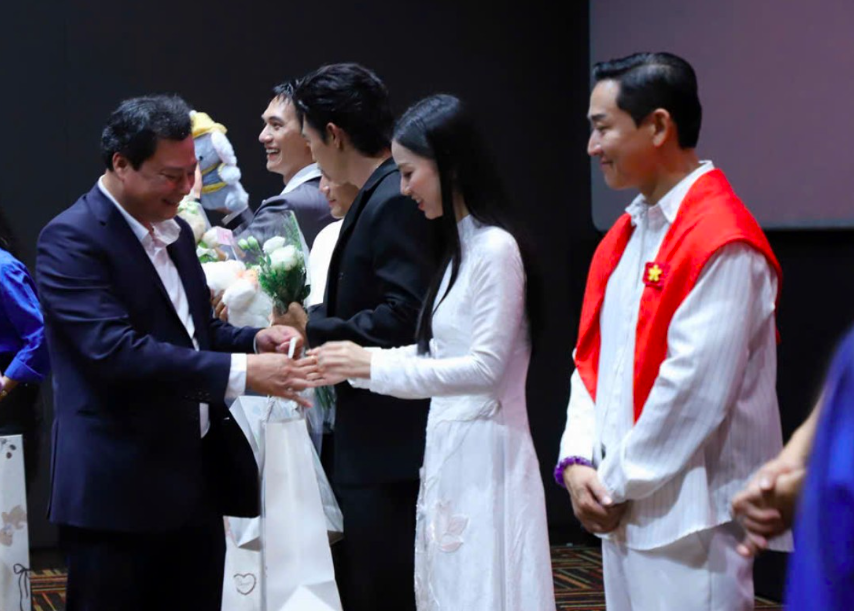 Hơn 400 đoàn viên thanh niên Bộ Tài chính tham gia sinh hoạt chính trị qua phim Mưa đỏ