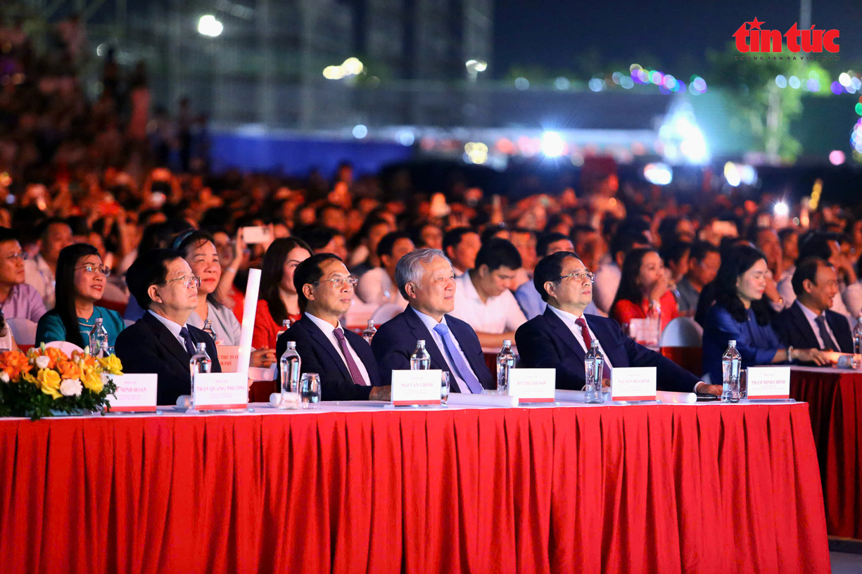 Triển lãm Thành tựu đất nước góp phần khẳng định 'Dân là gốc, Nhân dân làm nên lịch sử' Chú thích ảnh