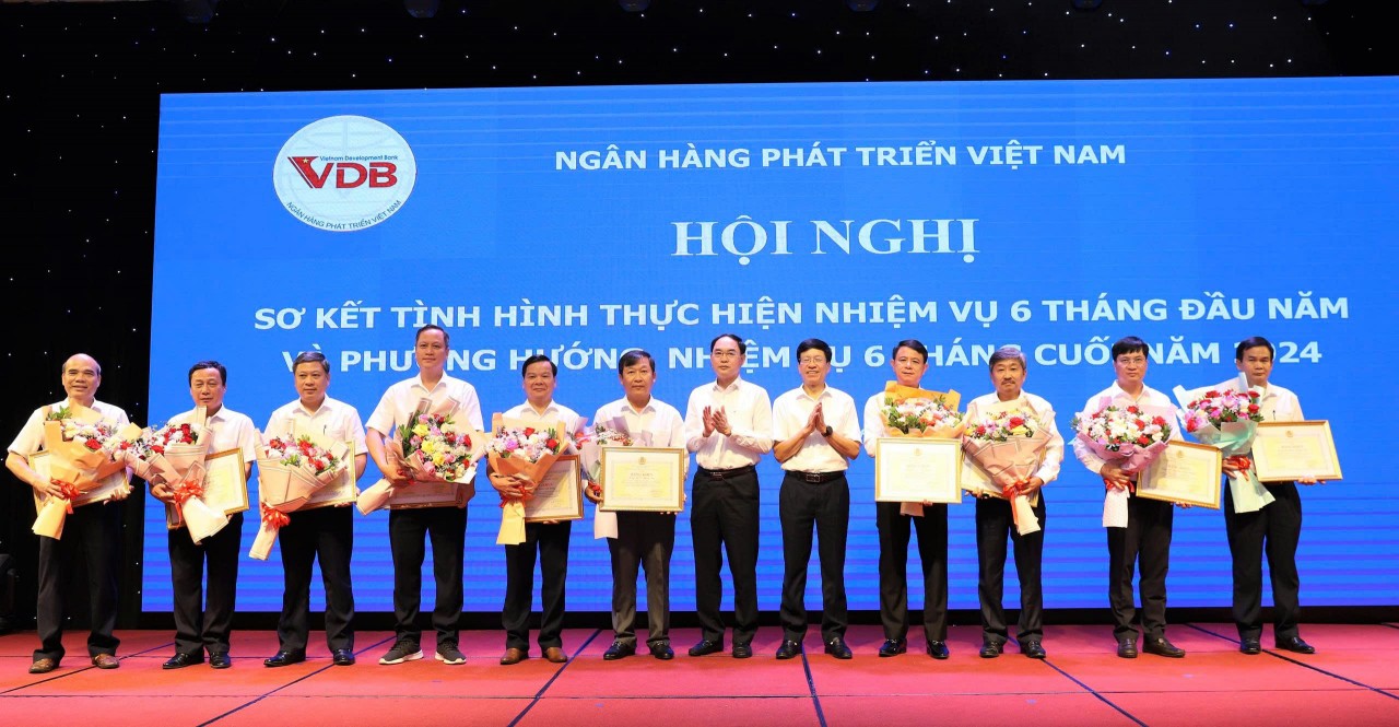 Ngân hàng Phát triển Việt Nam: Đẩy mạnh phong trào thi đua, phấn đấu hoàn thành nhiệm vụ cơ cấu lại hoạt động Ngân hàng Phát triển Việt Nam: Đẩy mạnh phong trào thi đua, phấn đấu hoàn thành nhiệm vụ cơ cấu lại hoạt động