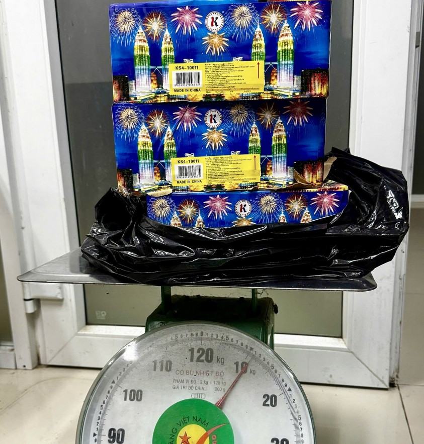 Hải quan tham gia triệt phá vụ nhập lậu thuốc lá và pháo qua cửa khẩu Mộc Bài