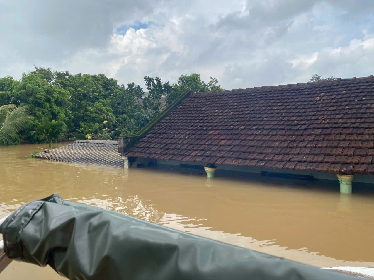 Ước tính Bão số 10 gây thiệt hại hơn 8.000 tỷ đồng Ước tính Bão số 10 gây thiệt hại hơn 8.000 tỷ đồng