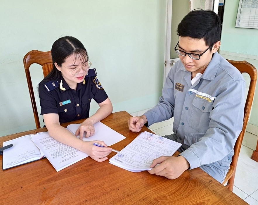 undefined Hải quan khu vực XIII đẩy mạnh thu hồi nợ thuế, chống buôn lậu