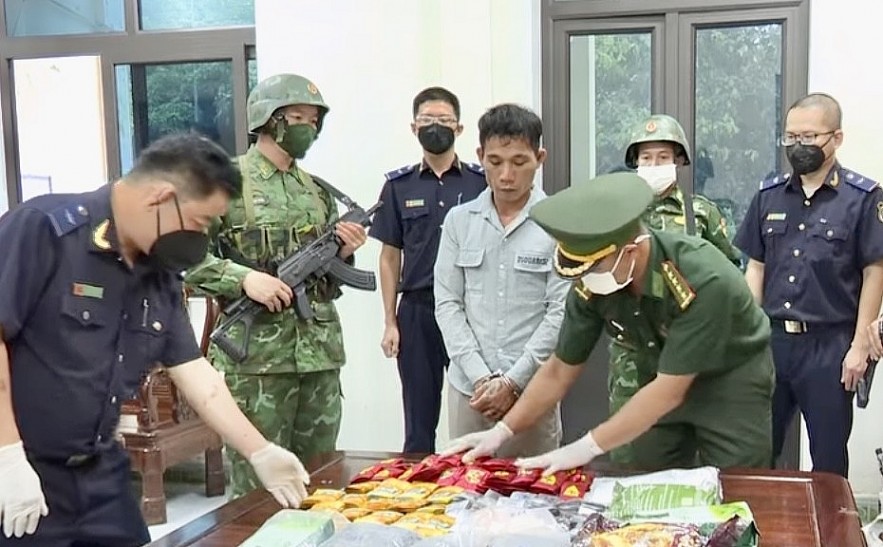 undefined Hà Tĩnh: Hải quan chủ trì triệt phá vụ vận chuyển gần 14 kg ma tuý qua cửa khẩu Cầu Treo