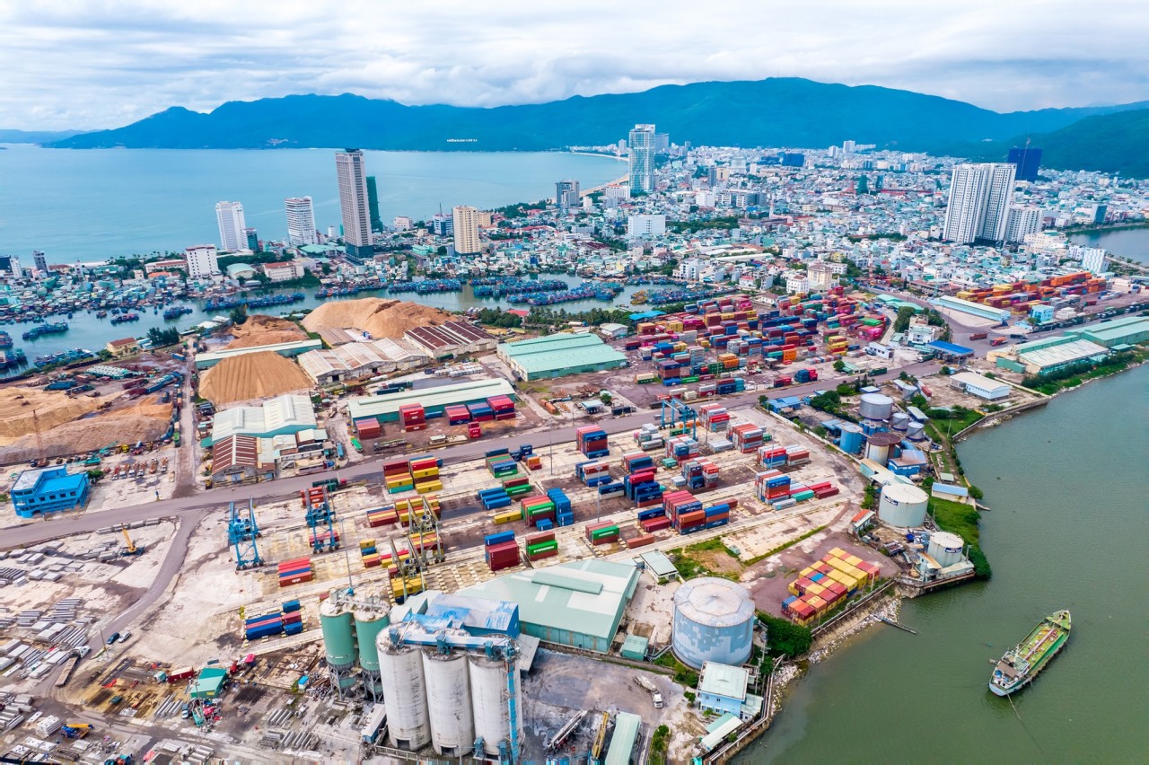 Cao tốc Quy Nhơn – Pleiku hình thành giúp thu hút một lượng lớn hàng hóa từ các tỉnh Tây Nguyên về Cảng Quy Nhơn. Nguồn: Cảng Quy Nhơn