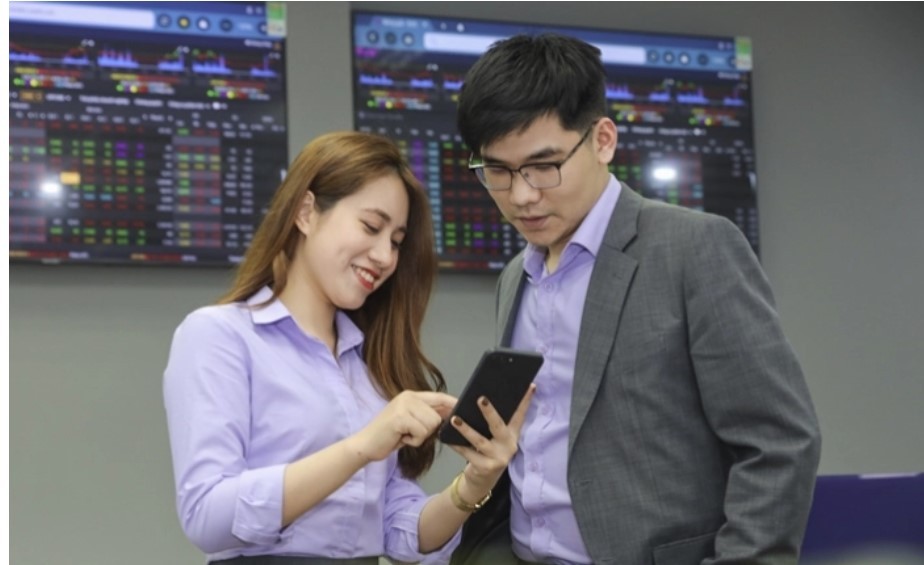 Chứng khoán ngày 16/10: VN-Index ghi nhận đỉnh mới, khối ngoại mua ròng trở lại