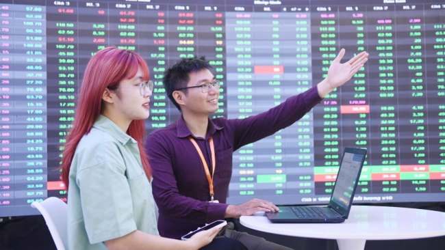 Giá trị vốn hoá thị trường sàn HOSE tương đương hơn 65% GDP