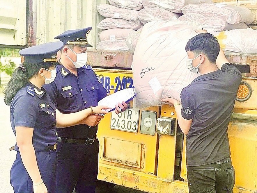 Hải quan khu vực XVII thu ngân sách đạt khá sau tinh gọn bộ máy