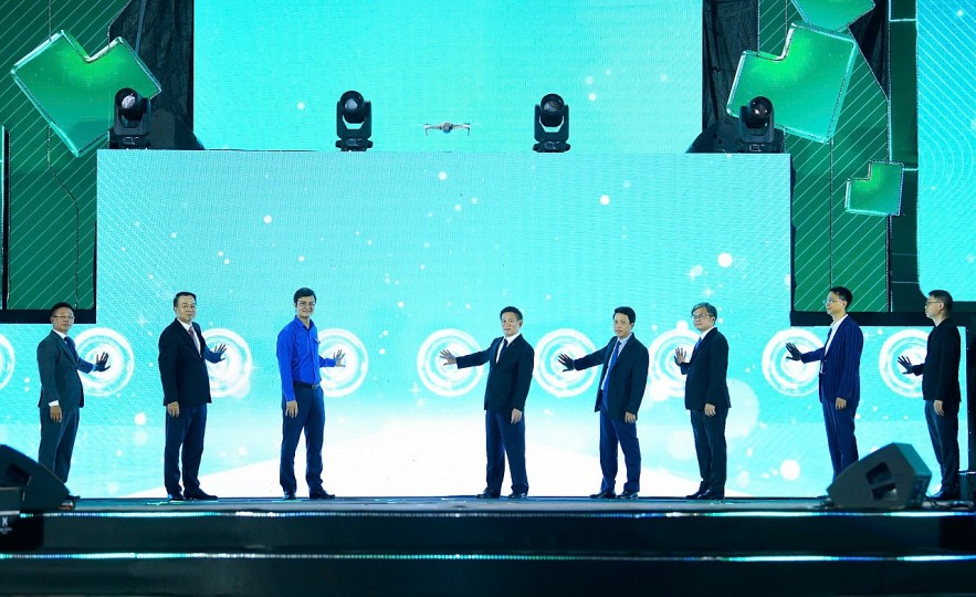 Từ mỗi cú chạm thanh toán số, đến 