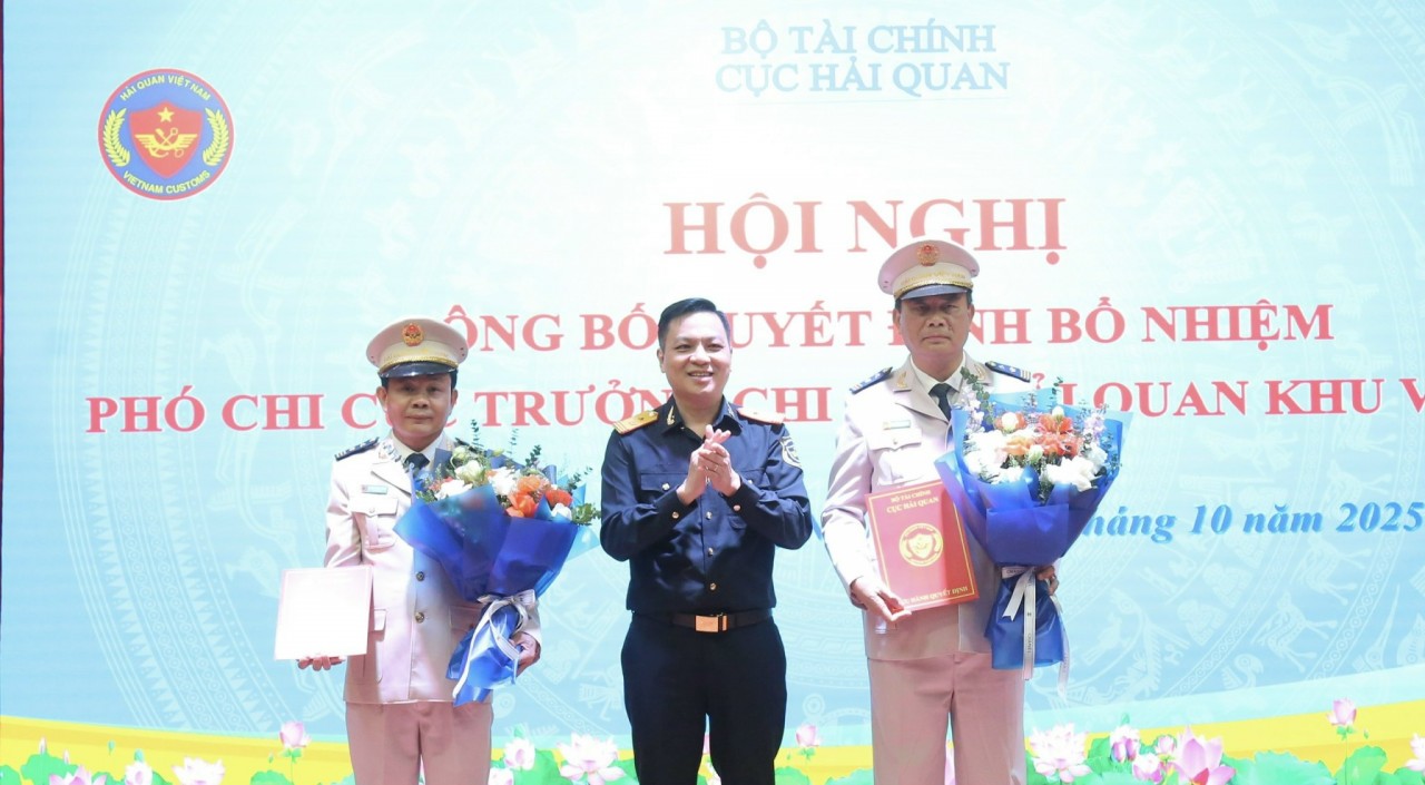 Chi cục Hải quan khu vực VIII có 2 Phó Chi cục trưởng mới
