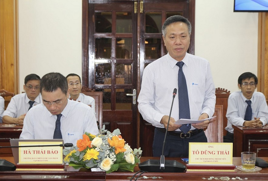 Ông Tô Dũng Thái - Chủ tịch Hội đồng Thành viên Tập đoàn VNPT cam kết VNPT sẽ đồng hành cùng tỉnh trong xây dựng và phát triển chuyển đổi số