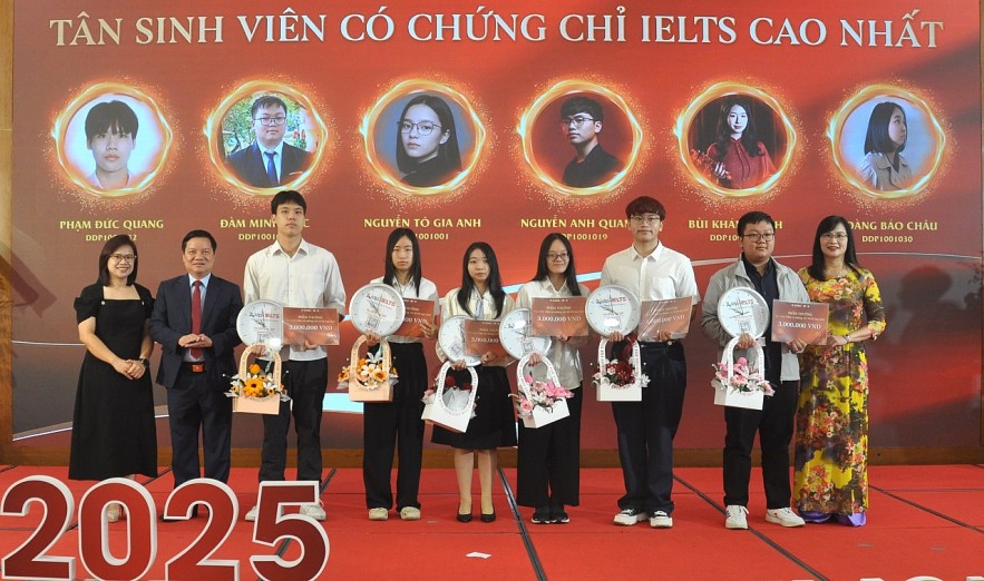 Viện Đào tạo quốc tế vinh danh tân sinh viên DDP và chào mừng năm học 2025 - 2026