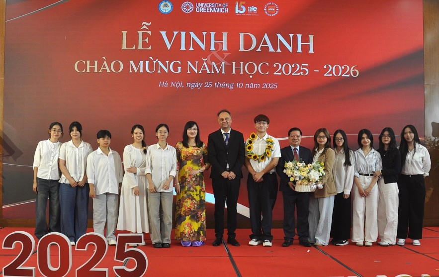 Viện Đào tạo quốc tế vinh danh tân sinh viên DDP và chào mừng năm học 2025 - 2026