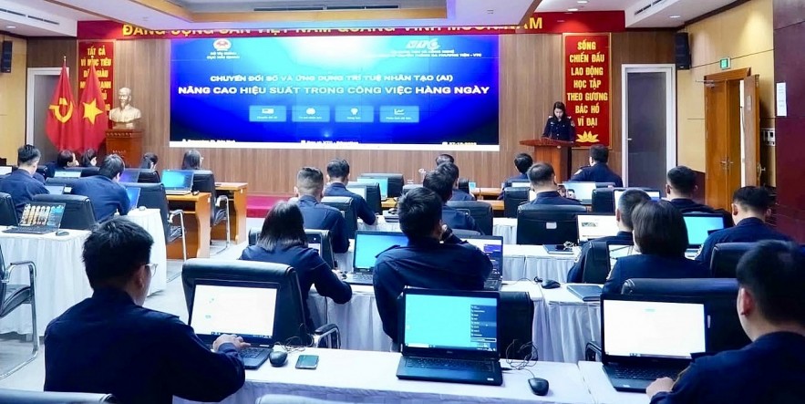 Nâng cao kỹ năng chuyển đổi số, ứng dụng AI cho cán bộ, công chức Hải quan
