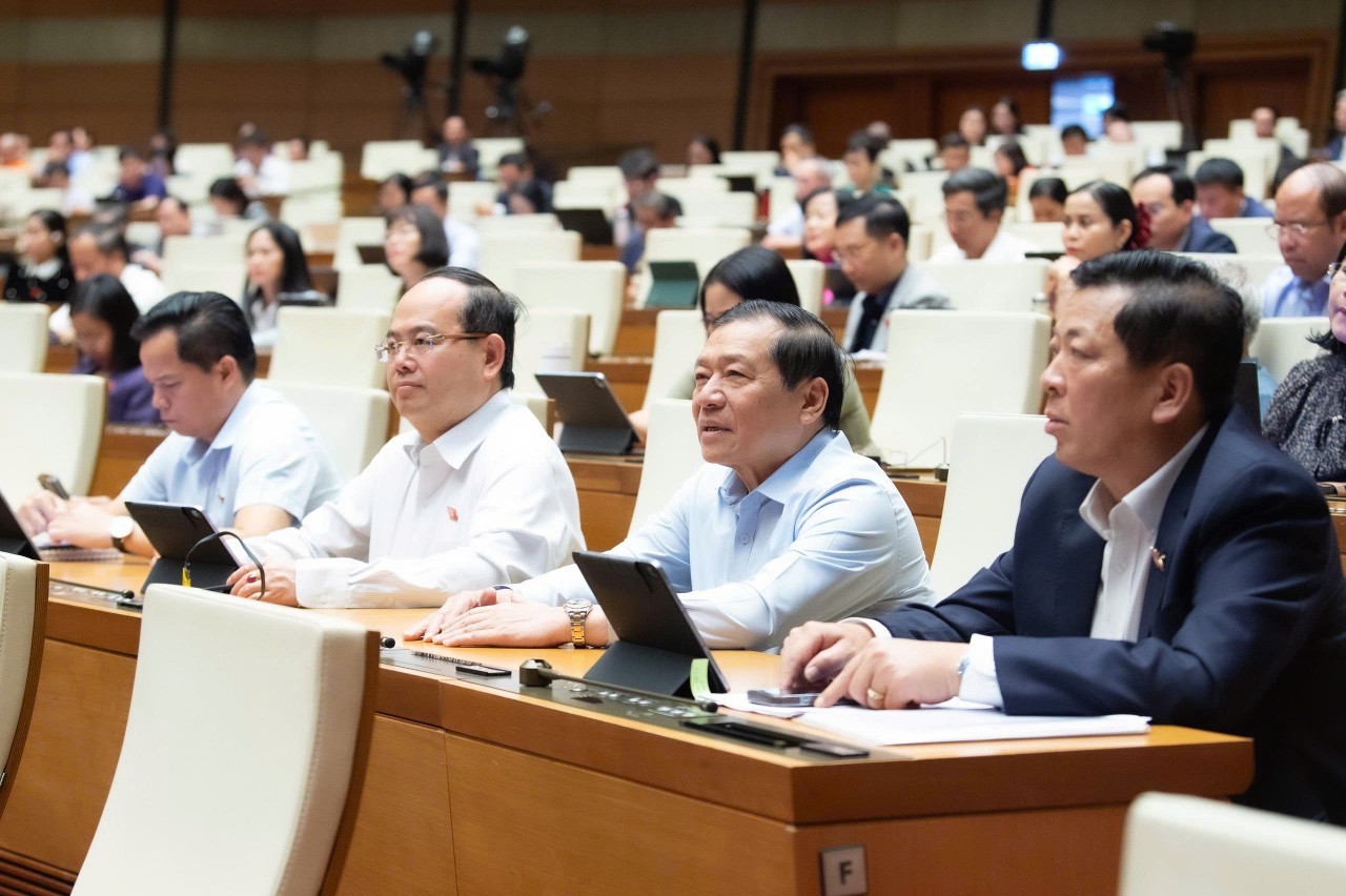 Thủ tướng Chính phủ: Sẽ xem xét, đề xuất để tăng lương sớm hơn