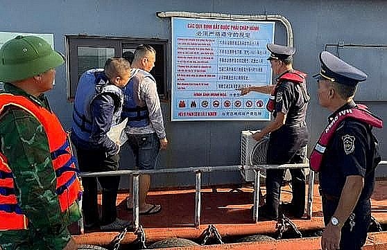 undefined Quảng Ninh: Hải quan cửa khẩu Vạn Gia tăng cường chống buôn lậu dịp cuối năm