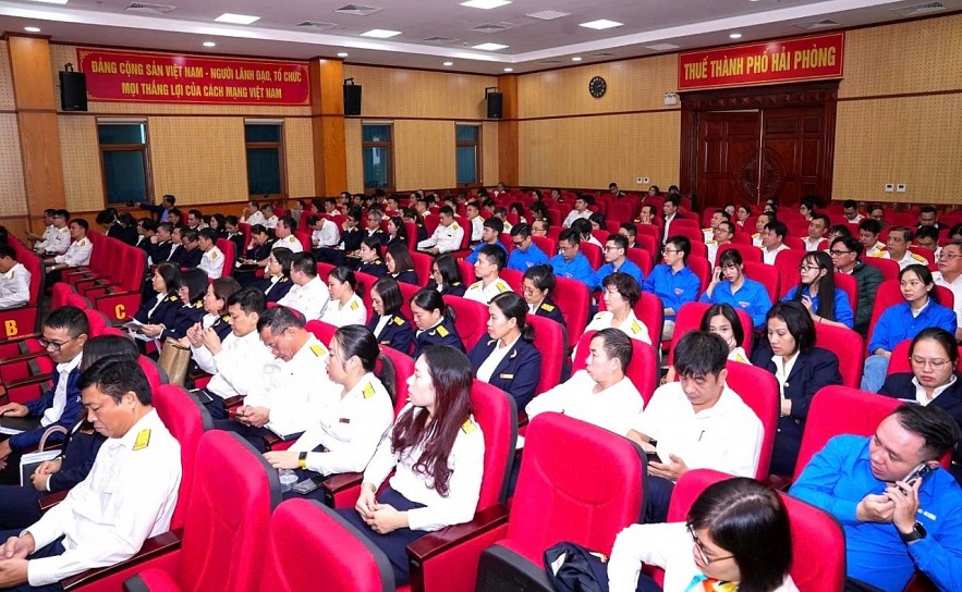 Thuế TP. Hải Phòng triển khai 60 ngày cao điểm chuyển đổi mô hình từ thuế khoán sang kê khai với hộ kinh doanh Thuế TP. Hải Phòng triển khai 60 ngày cao điểm chuyển đổi mô hình từ thuế khoán sang kê khai với hộ kinh doanh