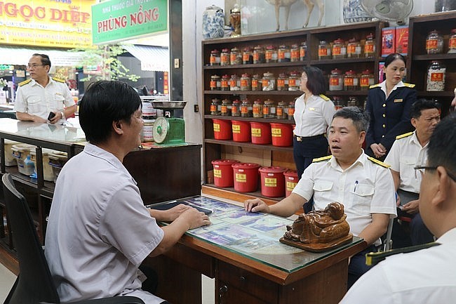 Cơ quan Thuế địa phương đẩy mạnh chiến dịch 60 ngày hỗ trợ hộ kinh doanh chuyển sang kê khai thuế