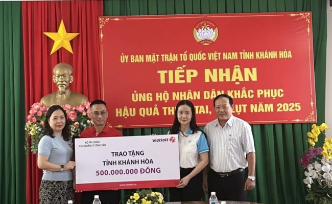 Cục Quản lý Công sản và Vietlott hỗ trợ người dân tỉnh Khánh Hòa sau đợt bão lũ lịch sử