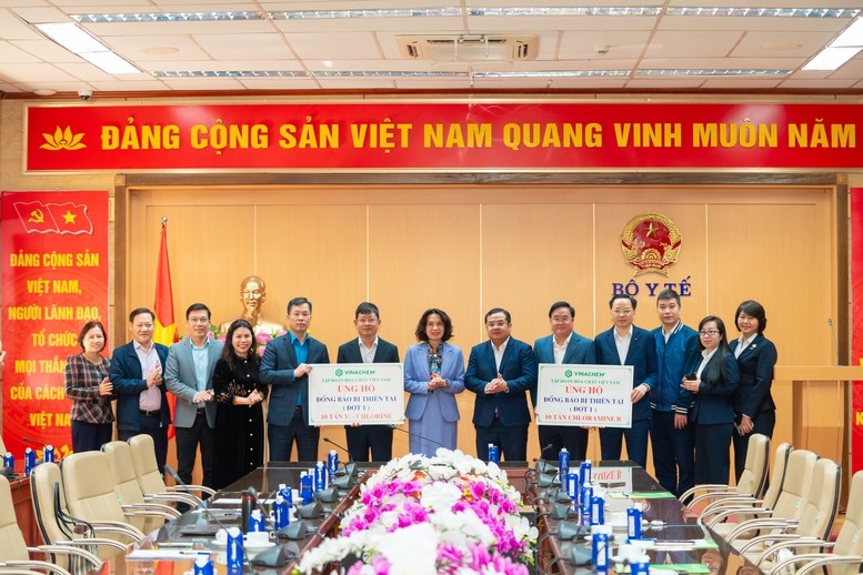 Vinachem cam kết tài trợ toàn bộ hóa chất khử khuẩn và xử lý nguồn nước sau mưa lũ cho các tỉnh miền Trung và Tây Nguyên Vinachem cam kết tài trợ toàn bộ hóa chất khử khuẩn và xử lý nguồn nước sau mưa lũ cho các tỉnh miền Trung và Tây Nguyên