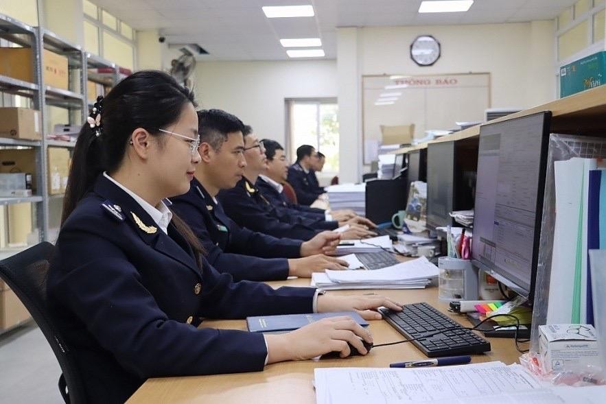 Hải quan bố trí lực lượng thông quan cho doanh nghiệp dịp Tết 2026