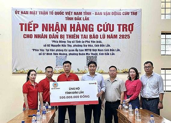 Vietlott ủng hộ 5 tỉnh, thành miền Trung khắc phục hậu quả lũ lụt Vietlott ủng hộ 5 tỉnh, thành miền Trung khắc phục hậu quả lũ lụt