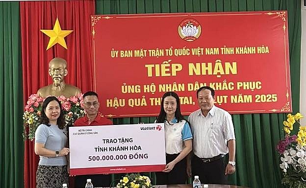 Vietlott ủng hộ 5 tỉnh, thành miền Trung khắc phục hậu quả lũ lụt Vietlott ủng hộ 5 tỉnh, thành miền Trung khắc phục hậu quả lũ lụt