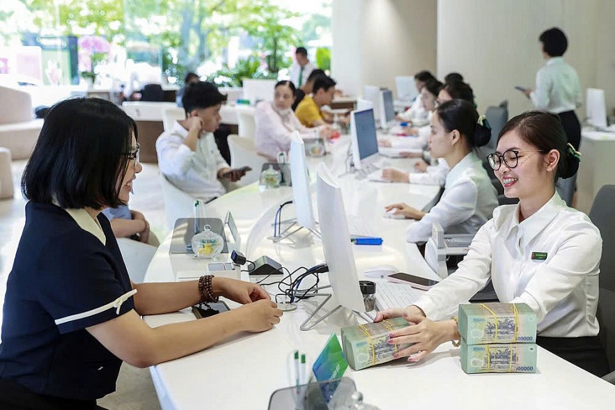 “Sóng” lãi suất dâng cao cuối năm, nhiều công cụ can thiệp phải kích hoạt