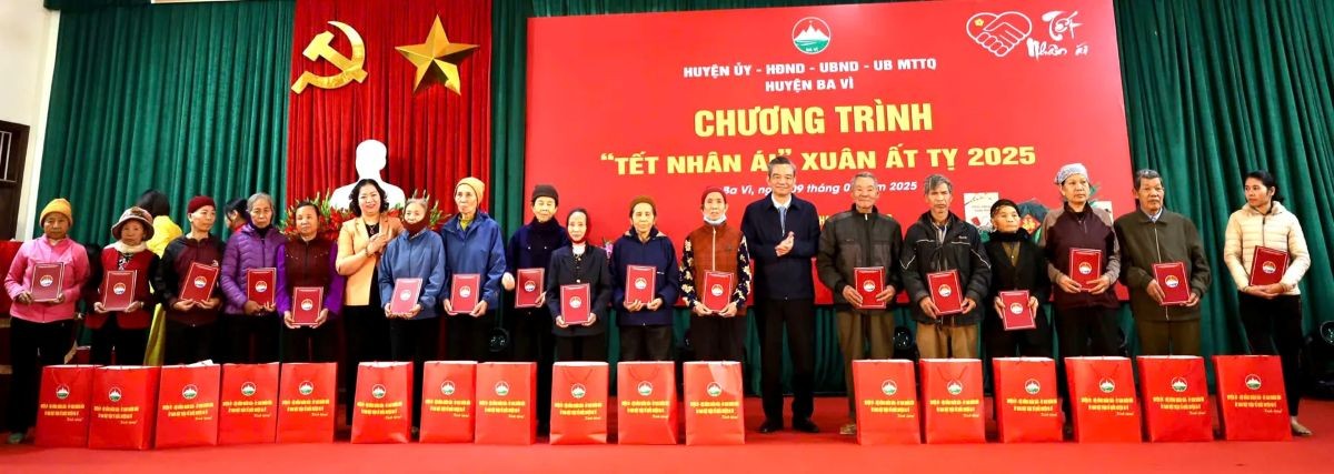 Hà Nội chi hơn 574 tỷ đồng tặng quà tới các đối tượng chính sách dịp Tết Nguyên đán Bính Ngọ 2026