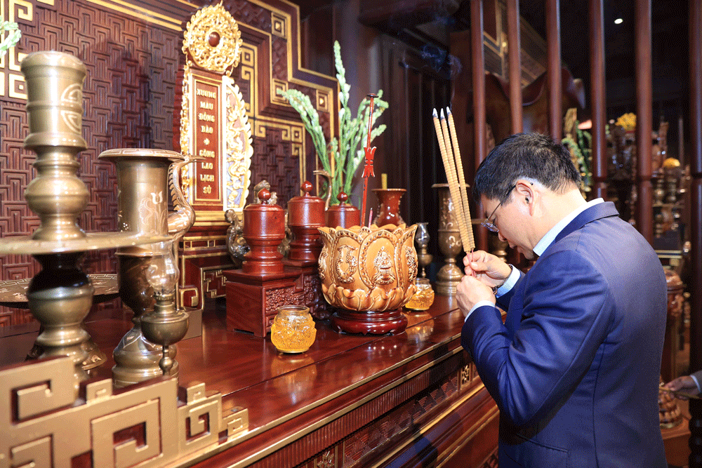 undefined Bộ trưởng Nguyễn Văn Thắng dự lễ khánh thành và bàn giao nhà Đại đoàn kết cho 108 hộ nghèo tại Điện Biên