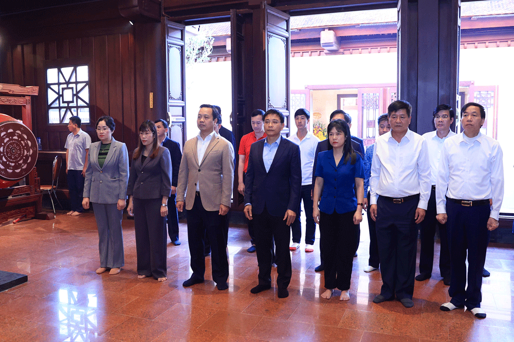 Bộ trưởng Nguyễn Văn Thắng dự lễ khánh thành và bàn giao nhà Đại đoàn kết cho 108 hộ nghèo tại Điện Biên Bộ trưởng Nguyễn Văn Thắng dự lễ khánh thành và bàn giao nhà Đại đoàn kết cho 108 hộ nghèo tại Điện Biên