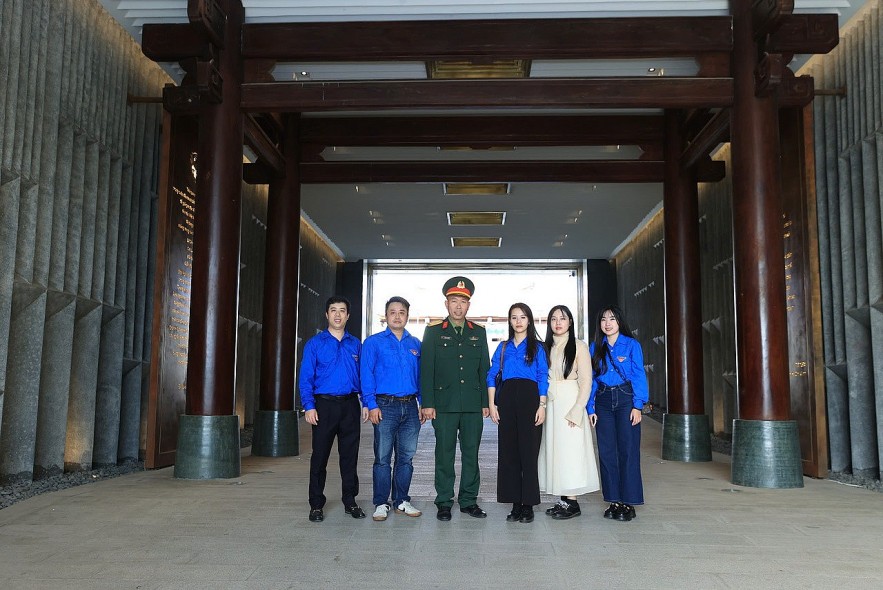 Tuổi trẻ Vụ I, Bộ Tài chính tri ân lịch sử, sẻ chia với học sinh vùng khó khăn tại Điện Biên Tuổi trẻ Vụ I, Bộ Tài chính tri ân lịch sử, sẻ chia với học sinh vùng khó khăn tại Điện Biên