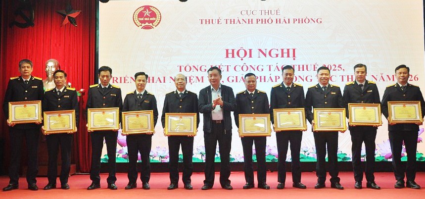 Thuế TP. Hải Phòng thu ngân sách lần đầu tiên đạt mốc 100.000 tỷ đồng Thuế TP. Hải Phòng thu ngân sách lần đầu tiên đạt mốc 100.000 tỷ đồng