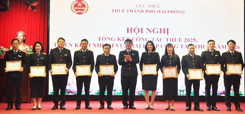 Thuế TP. Hải Phòng thu ngân sách lần đầu tiên đạt mốc 100.000 tỷ đồng Thuế TP. Hải Phòng thu ngân sách lần đầu tiên đạt mốc 100.000 tỷ đồng