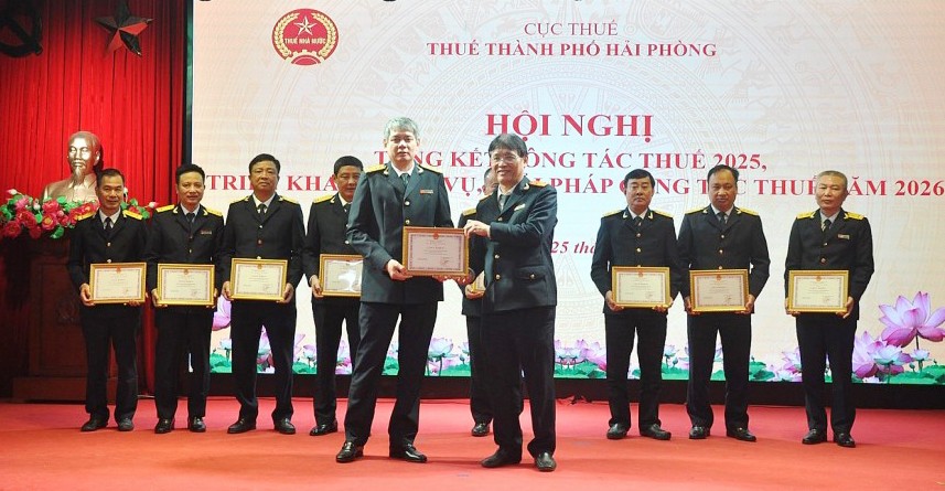 Thuế TP. Hải Phòng thu ngân sách lần đầu tiên đạt mốc 100.000 tỷ đồng Thuế TP. Hải Phòng thu ngân sách lần đầu tiên đạt mốc 100.000 tỷ đồng
